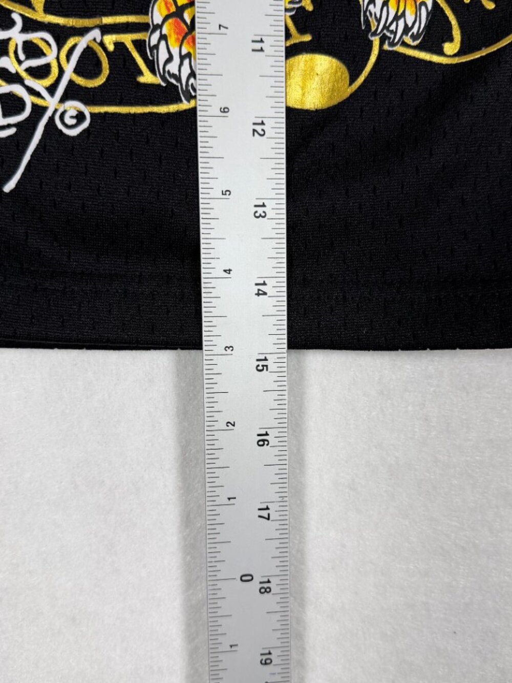 Ed Hardy Crawling Tigers Short Gently Worn print is in excellent condition Size: - Picture 9 of 11